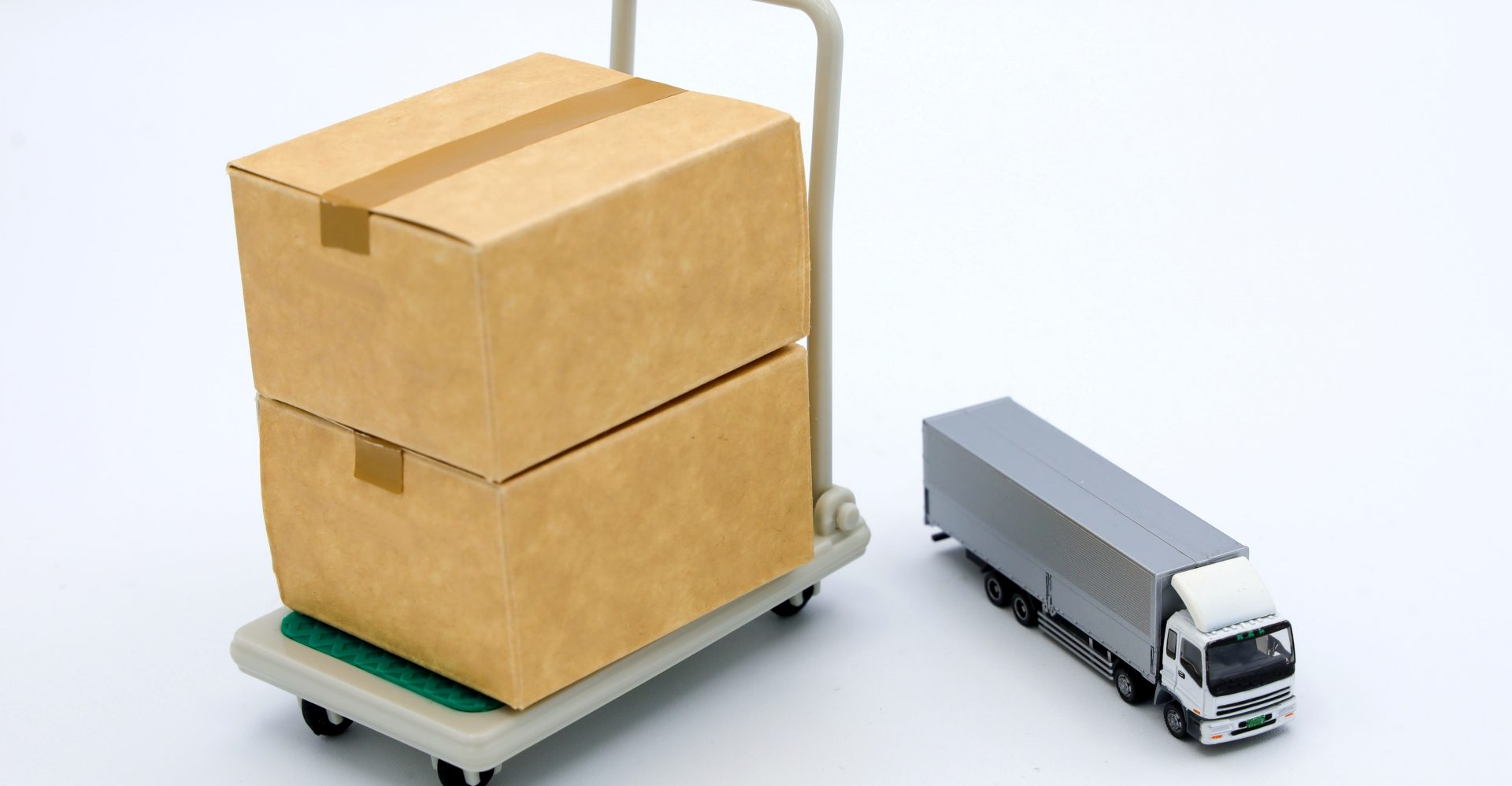大きな荷物の梱包に、100均のレジャーバッグが便利